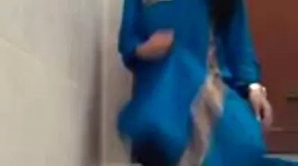 Coach geeft gratis seks film kijken cliënten een massage en krijgt een blijvende erectie