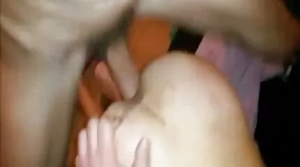 Ripped de kont van een meisje met een dildo en ingebracht in haar kont door een enorme fallus gratis seks film kijken