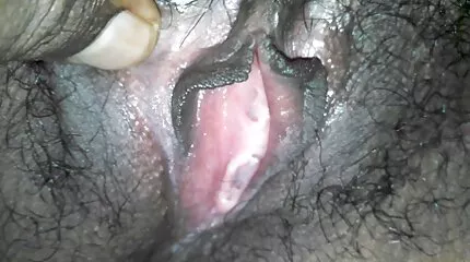 Roodharige teef in kousen beroemd geneukt in een van haar gaten vlaamse seksfilms