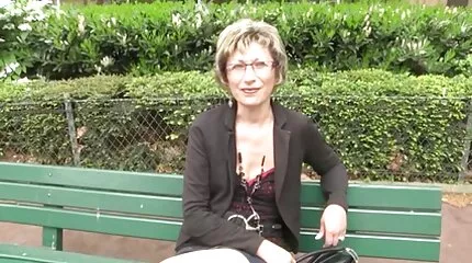 Man kijkt porno terwijl minnaar masturbeert seks film gratis en lul zuigt