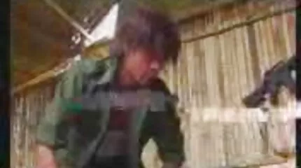 Betrapt een zwarte vrouw gratis seks film masturberen en gered door een strak beukende van nedotrakh