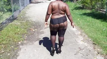 Sappige zelfgemaakte seksfilms kijken pijpbeurt van een getalenteerde brunette