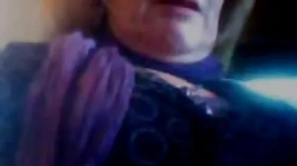 Limber Latina verruilde schoongeschoren cooch voor een slok water gratis seksfilms bekijken