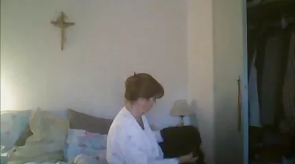 Ze toonde vriendje een gratis lesbische seksfilms harige kut en krijgt een krachtige fuck van hem