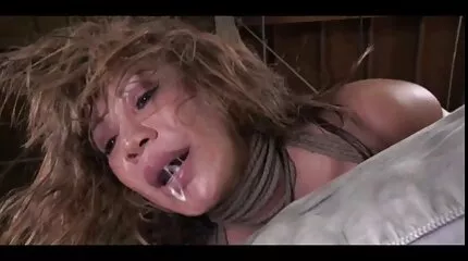 Twee gratis seks film kijken Aziaten strelen de lul van een man met natte tongen en mondvol