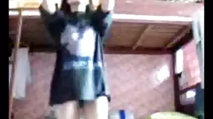 Amateur extreme seksfilm trio filmed spanking loog jong met zonsondergang uitzicht