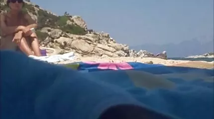 Onderbrak het prachtige seksfilms kijken meisje dat de gitaar speelde en stelde pairing voor