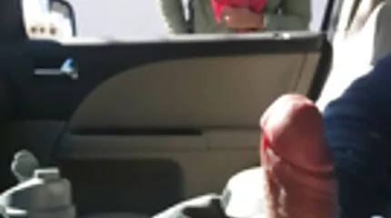 Lesbisch meisje verbrandde haar vintage seksfilms teef met een sekspop