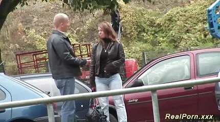 Trio seksfilm gratis met harige kut brunette