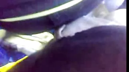 Ze tilde haar rok op voor de boyfriend en bood aan seksfilms gratis om haar een beetje te neuken