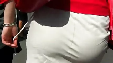 De guy pounded de rijpere blond examiner rechts erotische seksfilms in de auto