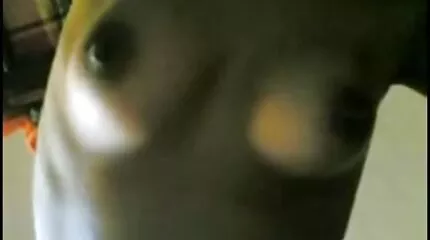 Brunette heeft plezier met seksfilm gratis een vibrator en heeft plezier