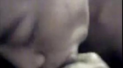Hussy oma seksfilm vet meisje enthousiast shows af reus tieten