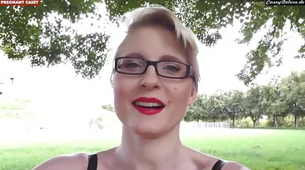 Ze plantte haar gratis seks film harige kutje op een enorme dildo en eindigde met sensaties