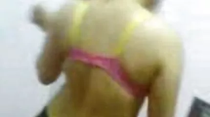 Meesteres in gay seksfilms catsuit Orders slaaf naar lik diep spleet